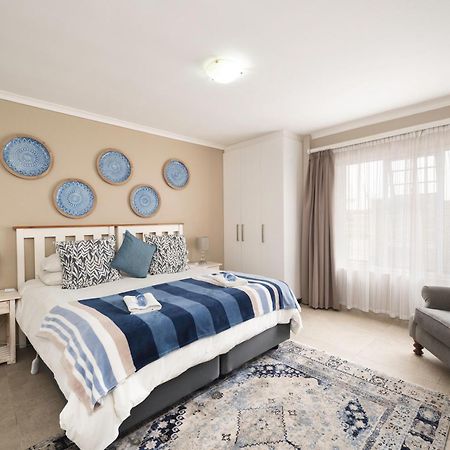 Admirals Lodge Guest House And Brightways Self Catering Apartments Port Elizabeth Exterior photo