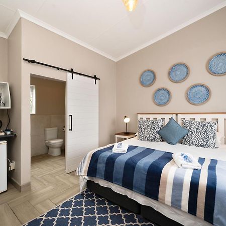 Admirals Lodge Guest House And Brightways Self Catering Apartments Port Elizabeth Exterior photo
