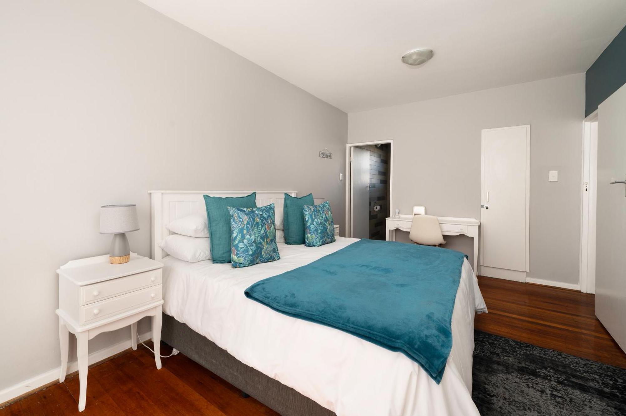 Admirals Lodge Guest House And Brightways Self Catering Apartments Port Elizabeth Exterior photo
