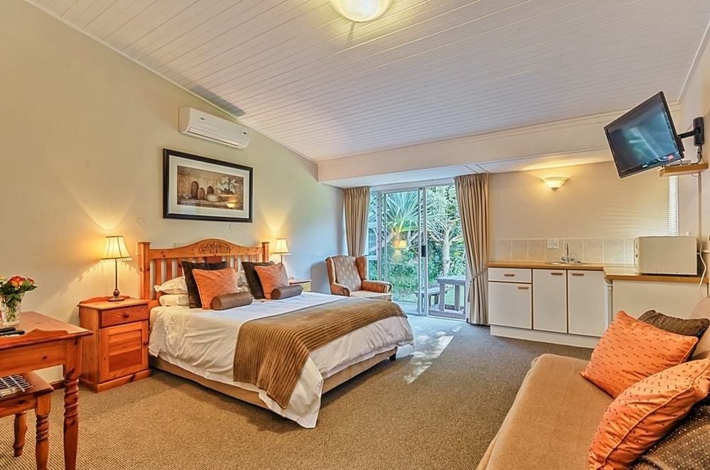 Admirals Lodge Guest House And Brightways Self Catering Apartments Port Elizabeth Exterior photo